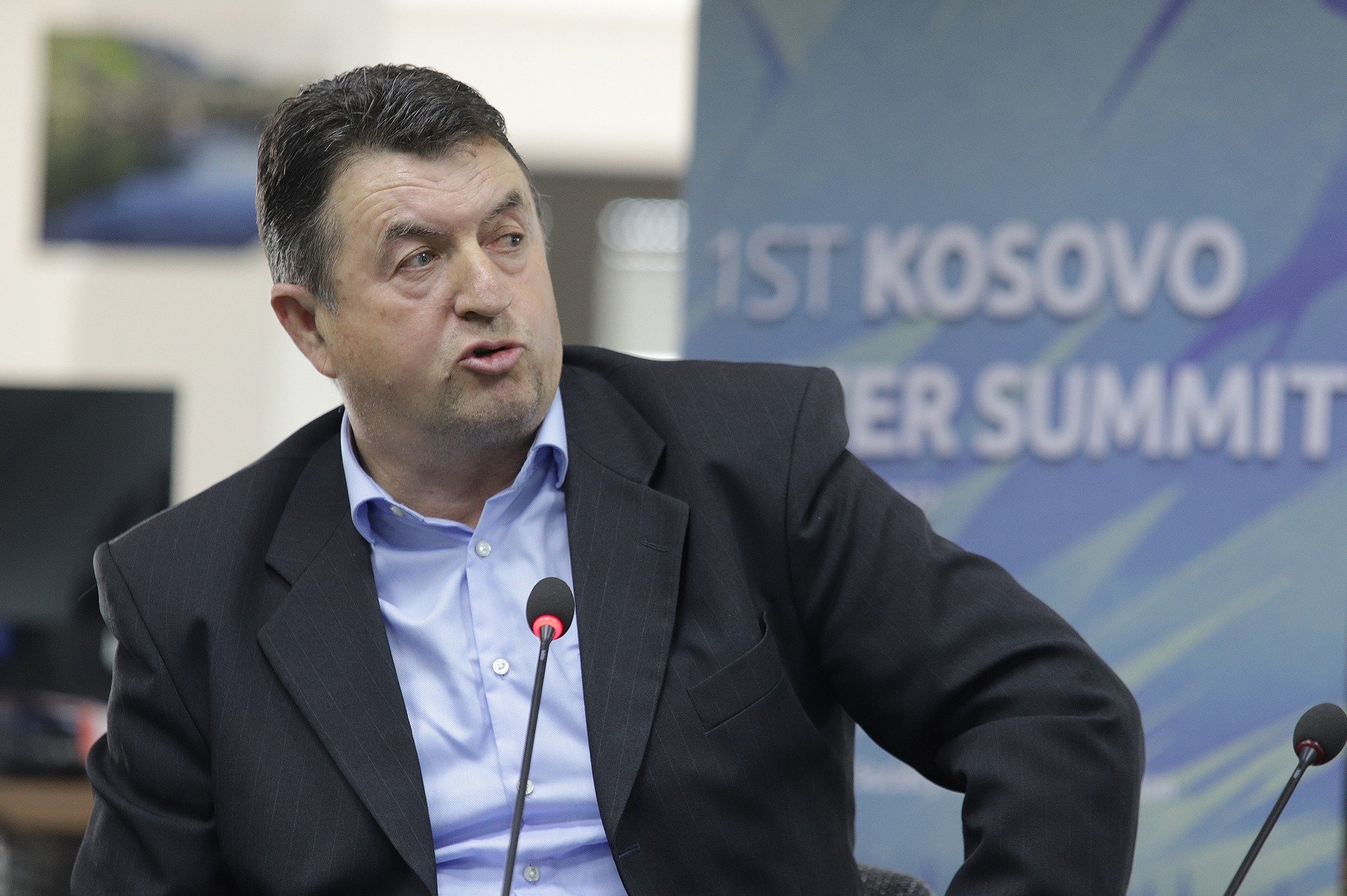 Kush po e mban peng Kosovën?
