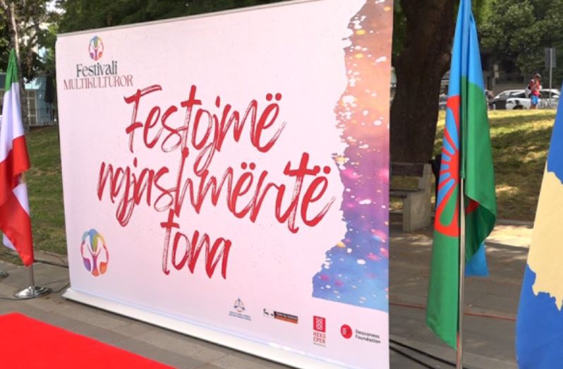 Nga një ekspozitë, te një rrugëtim i përbashkët - kështu ndërtohen urat mes komuniteteve