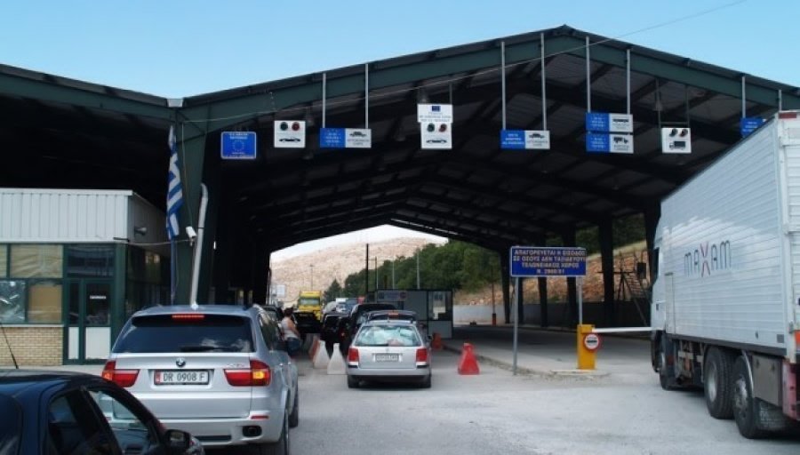 Fluks i lartë në kufi/ Mbi 23 mijë lëvizje në Kapshticë dhe Qafë Thanë
