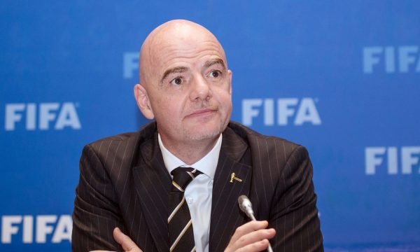 FIFA del publikisht në mbrojtje të presidentit