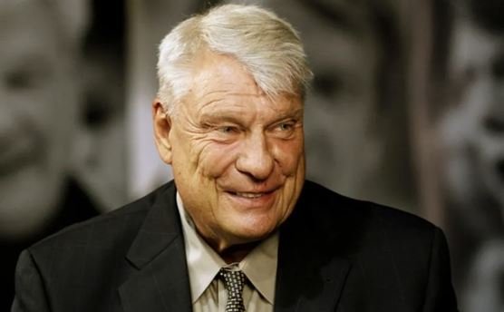 Vdes në moshën 86 vjeçare trajneri legjendar i NBA
