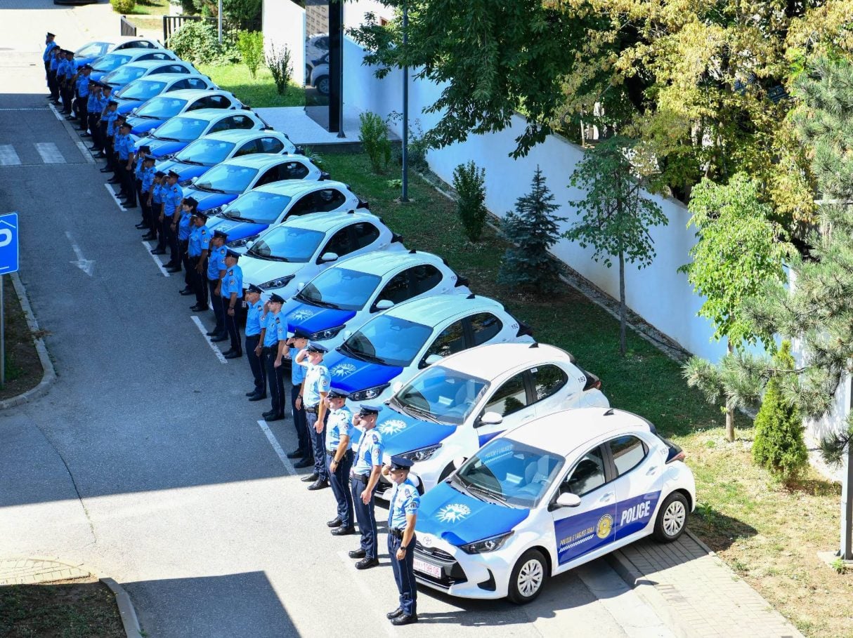 Policia e Kosovës me vetura të reja hibride – 15 automjete shpërndahen në njësitë policore