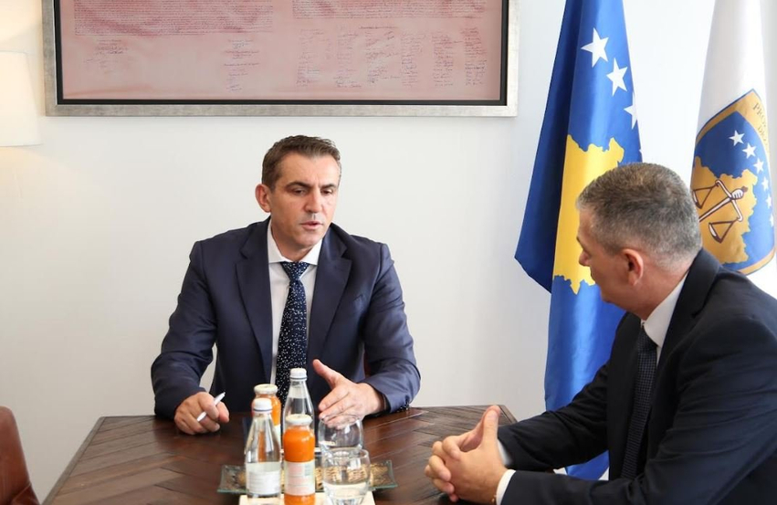 Kryeprokurori Gashi dhe drejtori i Akademisë së Drejtësisë diskutojnë