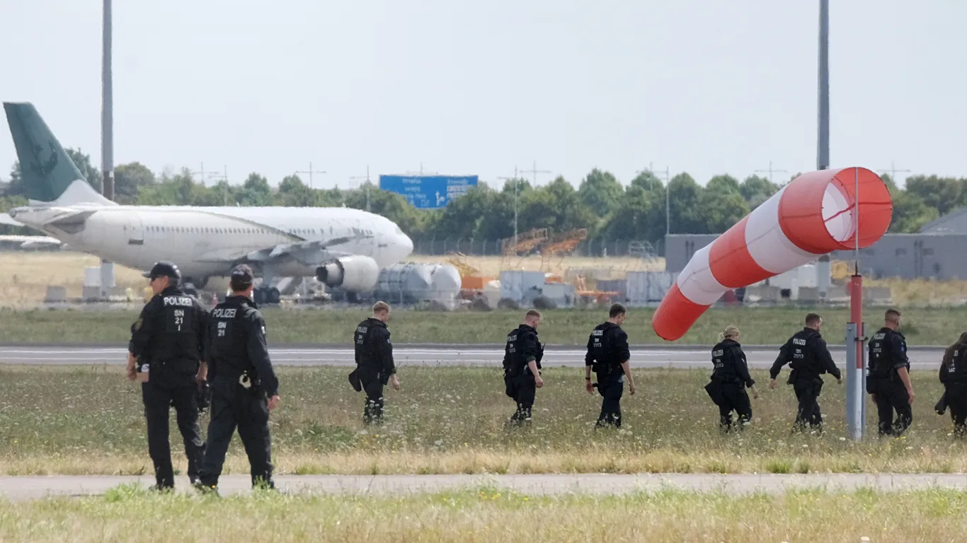 Dron shpërthyes në aeroportin e Leipzigut, gjenden gjurmët e ADN-së