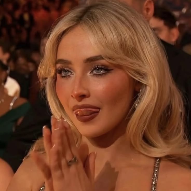 Nuk është talent i lindur: 5 fraza që përdorin njerëzit karizmatikë