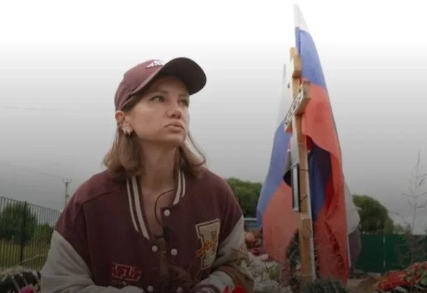 ​“Vejushat e zeza”: Martesat me rekrutët rusë për kompensim pas vdekjes së tyre