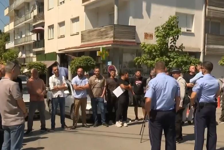 Banorët e Dragashit kërkojnë ujë pas dhjetë ditësh pa furnizim të rregullt