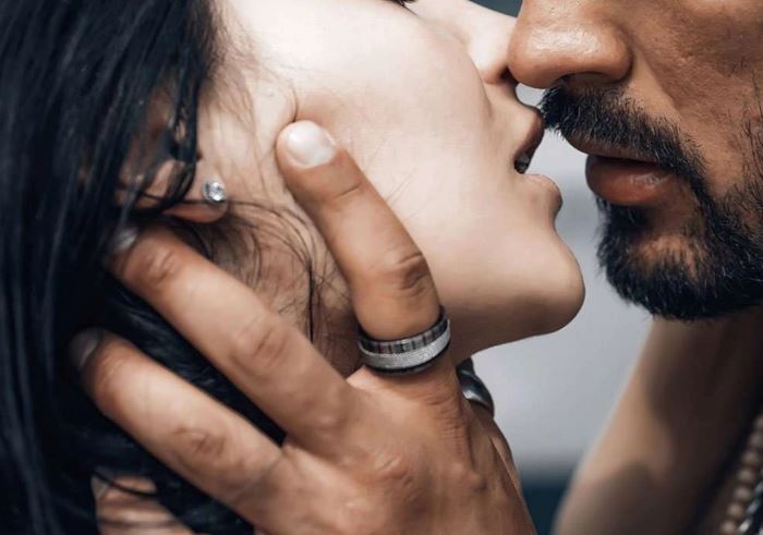 Gruaja rrëfen situatën intime: Më ndoqi jashtë nudo dhe kërkonte seks