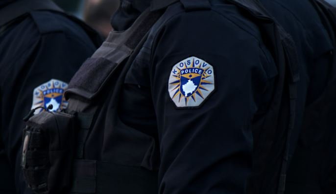 Policia vazhdon kontrollet në fshatin Jabukë të Zubin Potokut