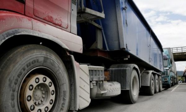 Edhe sot kufizimi i përkohshëm i qarkullimit për automjetet e transportit të mallrave me masë totale mbi 20 tonë