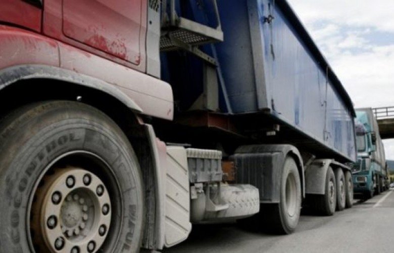 Kufizime në autoudhë për automjetet mbi 20 tonë, Ministria tregon orarin