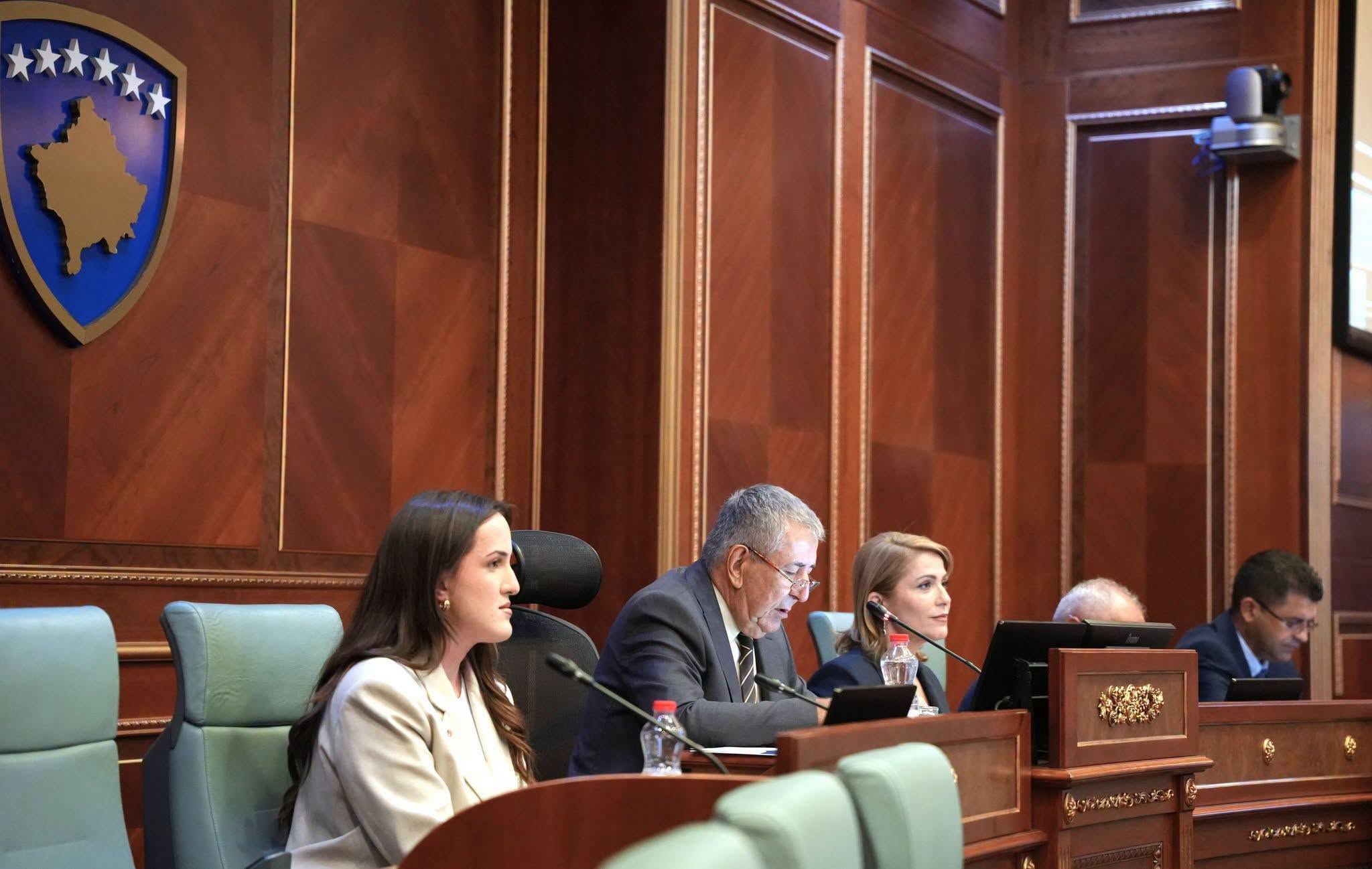 “Formalitet ceremonial” – Dehari ‘godet’ opozitën dhe paralajmëron për fatin e Kuvendit