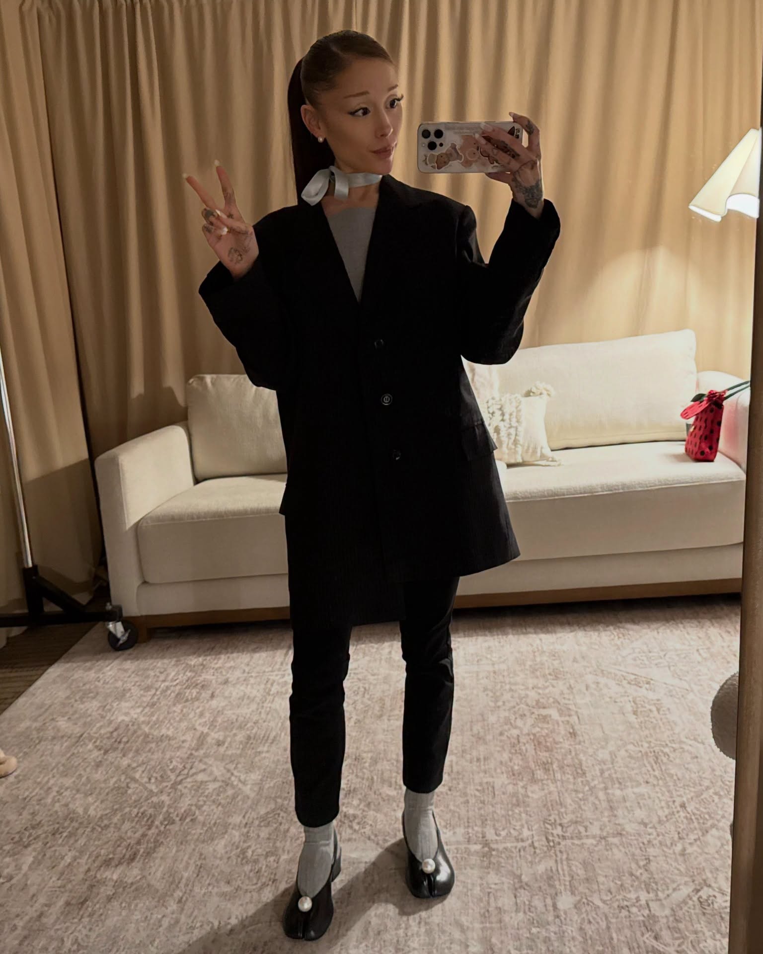 Ariana Grande zyrtarizon romancën e rikthyer me Ricky Alvarez