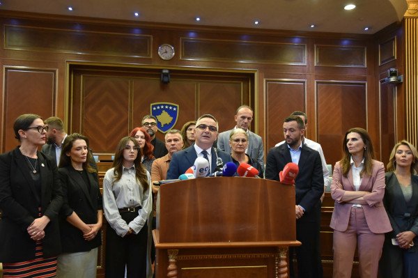 ​PDK dhe Aleanca i bëjnë thirrje LVV-së të thërrasë seancën konstituive