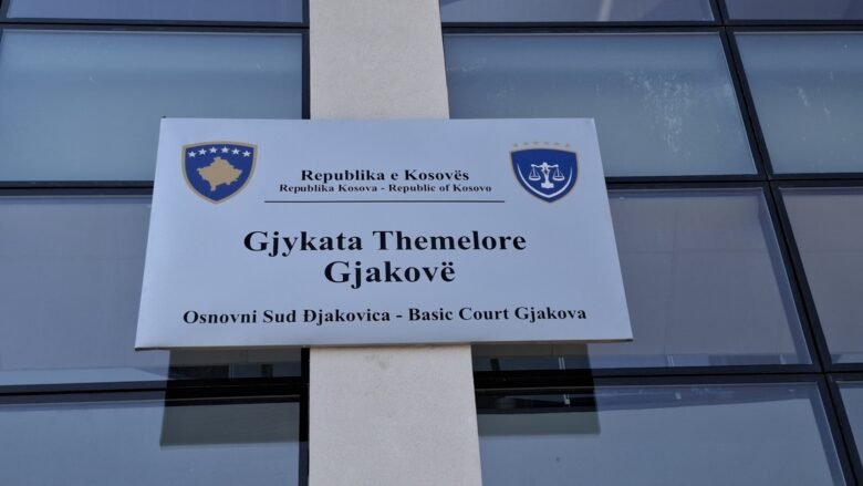 Një muaj paraburgim për tre të dyshuarit që tentuan vrasjen e një viktime në Gjakovë 