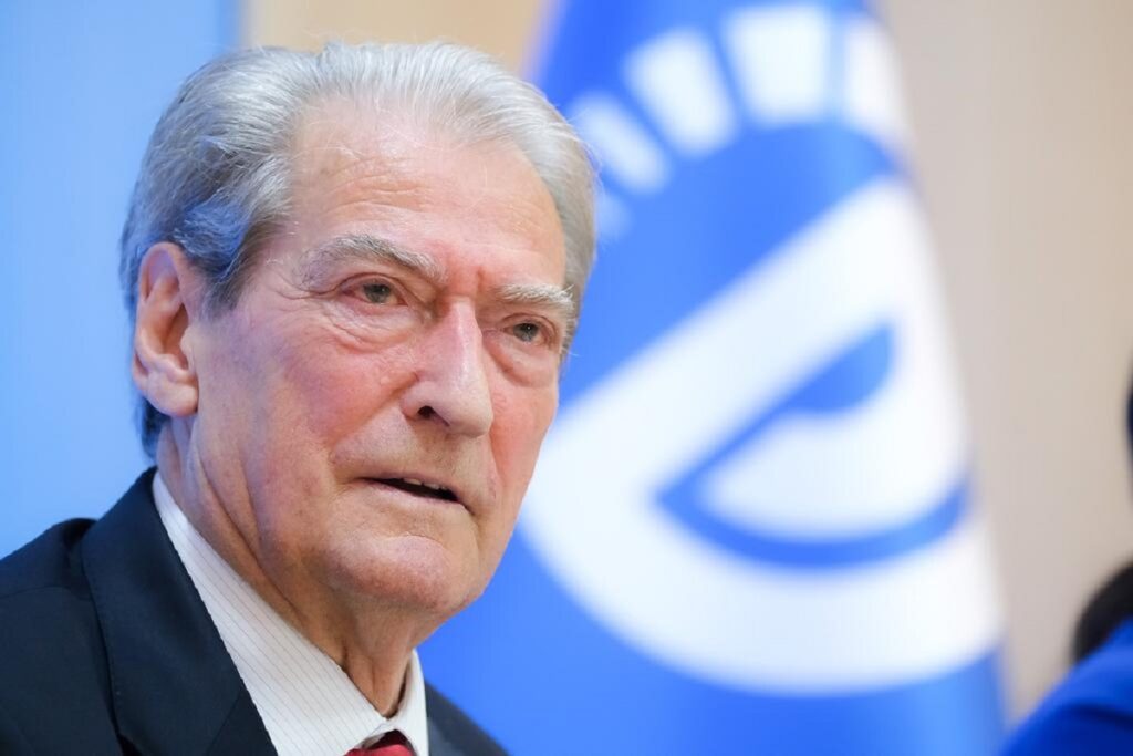 “Po shkova do të marr me vete…e pamëshirë”/ Berisha: Bllokoi heqjen e ministrave që janë në dosjet e Lubisë. Me Ramën, Shqipëria në krizë