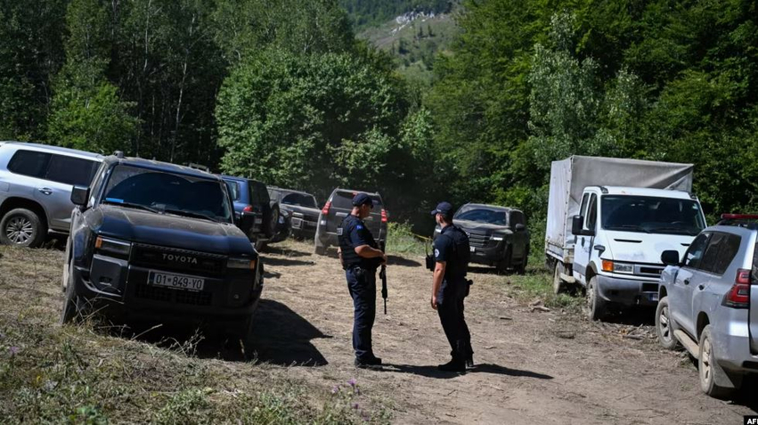 Associated Press shkruan për gërmimet në varrezat masive në Kalludër
