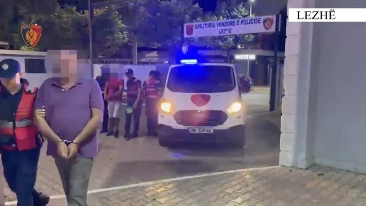Qëlluan me armë makinën me të cilën lëvizte kushëriri i tyre, arrestohen 3 persona në Kurbin