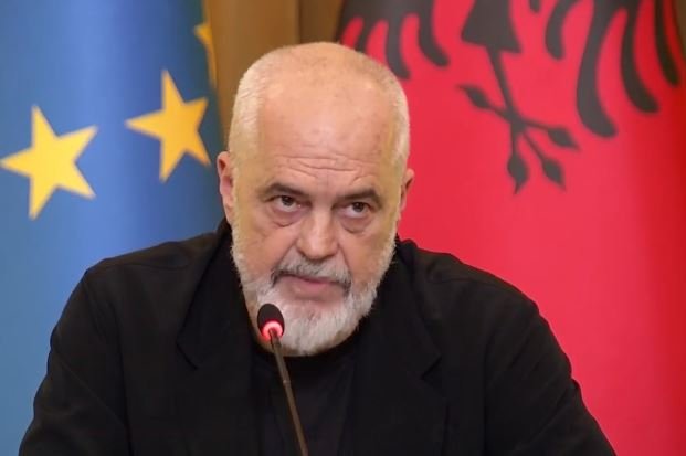  Qytetarët në protestë kundër shkrirjes së 15 bashkive, Rama mbledh në Kuç të Vlorës kryebashkiakët