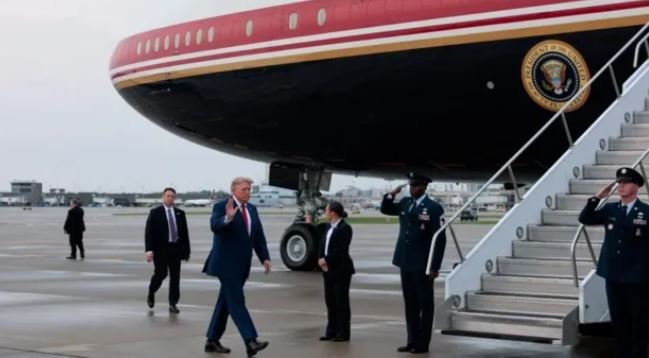  Trump konfirmon se ndërroi fshehurazi avionin pas samitit të NATO-s në Turqi: Bëra atë që më tha...