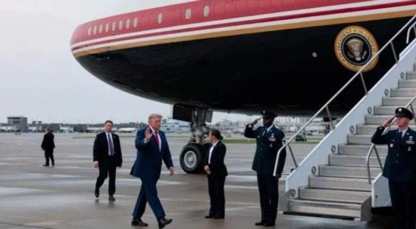 Trump konfirmon se ndërroi fshehurazi avionin pas samitit të NATO s në Turqi  Bëra atë që më tha   