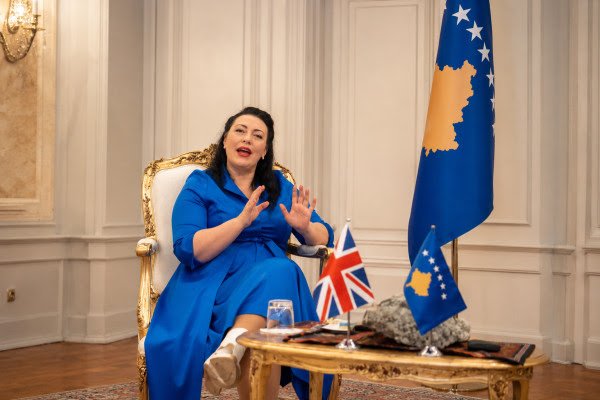 Kearns: Evropa t’i “luftojë” lidhjet Serbi – Rusi – Kinë, Britania qëndron përkrah Kosovës