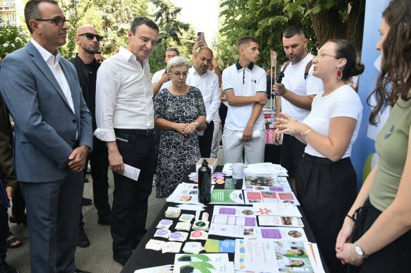 Kurti thotë se bursat për studentë u rritën edhe në numër edhe në vlerë