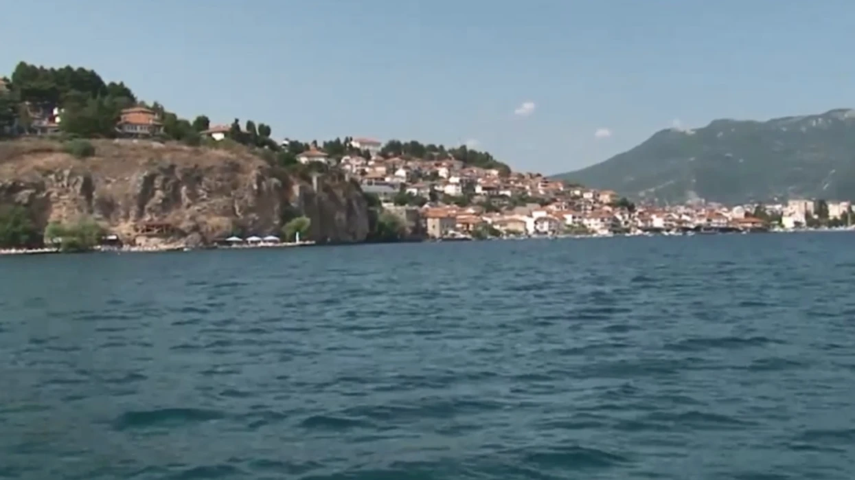 Mbytet një turist nga Gjeorgjia në ujërat e Liqenit të Ohrit