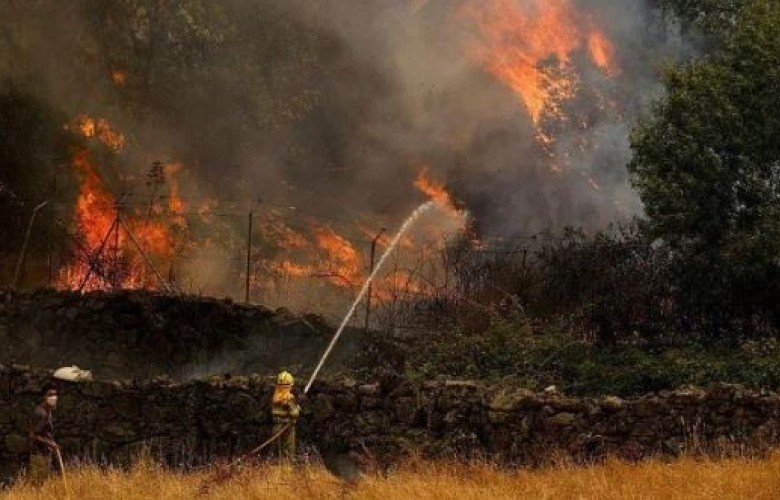 38 vatra zjarri në Shqipëri, situatë e rënduar në Lurë, Priskë e Elbasan