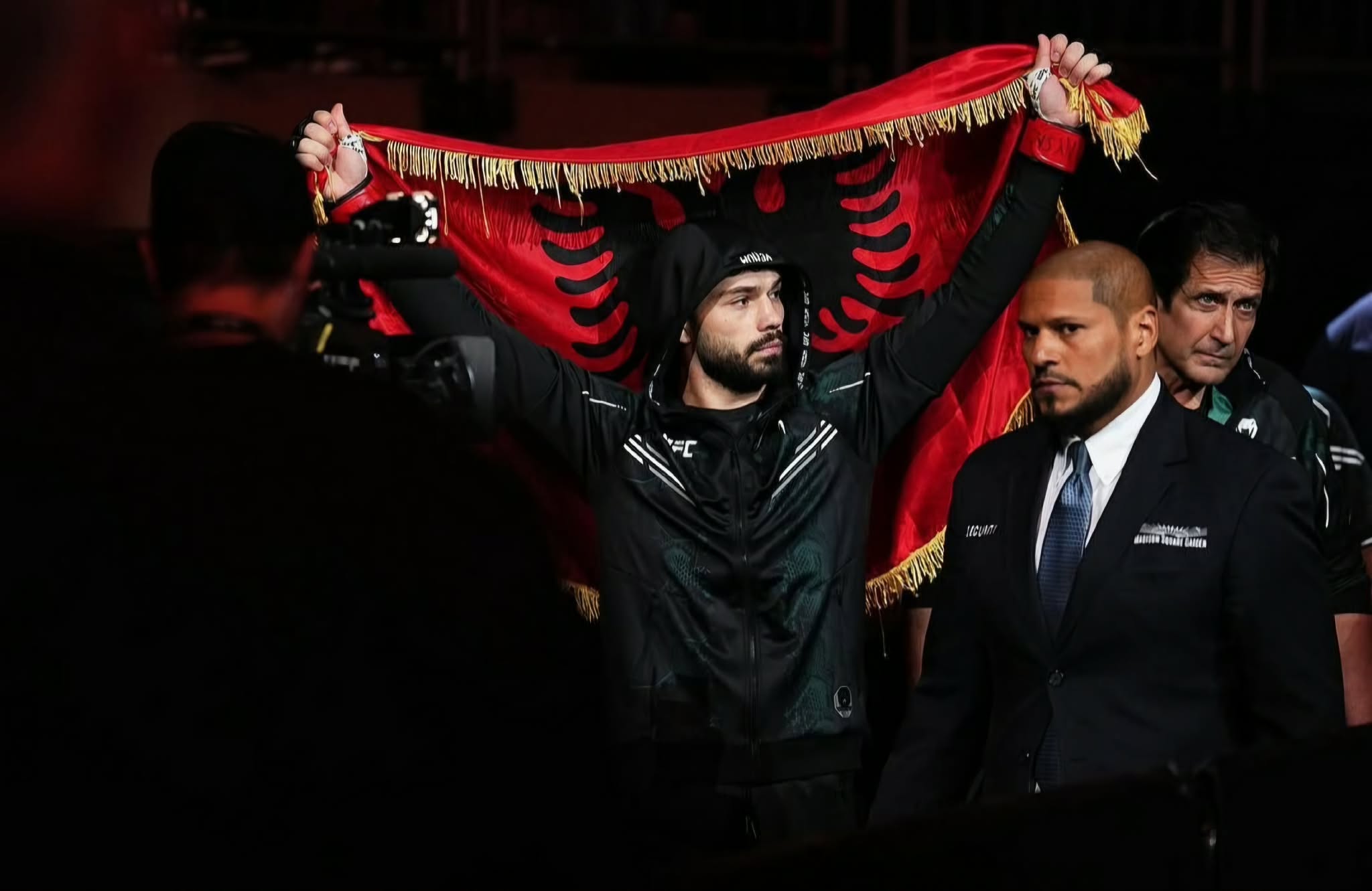 Sterling tregon mesazhin e habitshëm që mori në Beograd për Kosovën