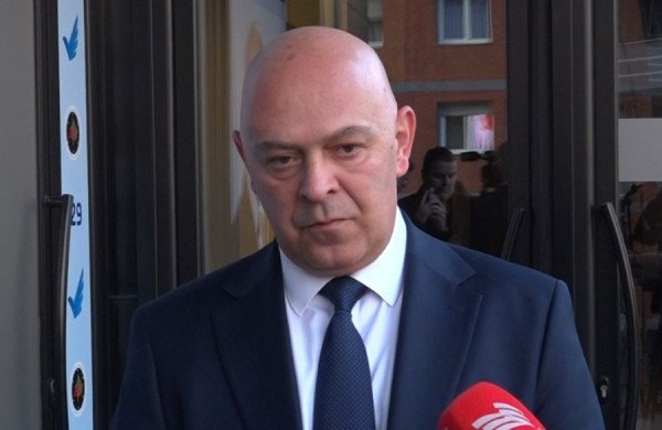 Pas vendimit të Abdixhikut, Gjini ka disa fjalë për Albin Kurtin