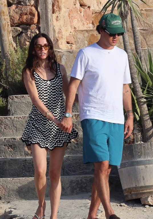 Ana de Armas shkëmben puthje pasionante me muzikantin Beto Montenegro gjatë pushimeve, lë pas spekulimet për Tom Cruise
