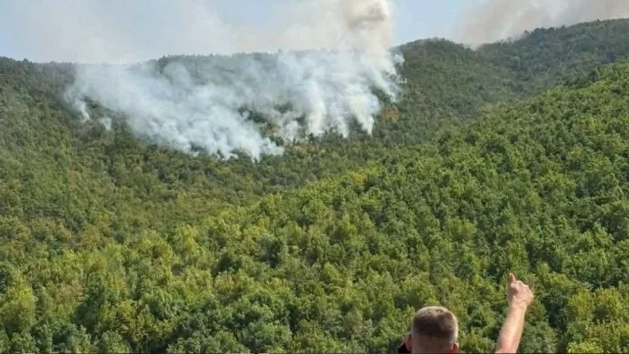 Katër avionë janë angazhuar për shuarjen e zjarrit mbi fshatin Gaber