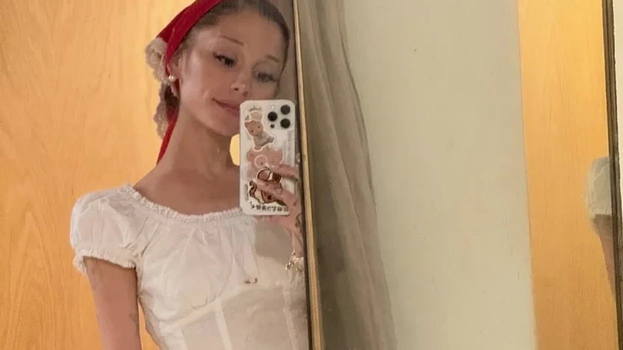 Ariana Grande është përsëri në një lidhje me ish-të dashurin Ricky Alvarez, këngëtarja publikoi foto të përbashkëta