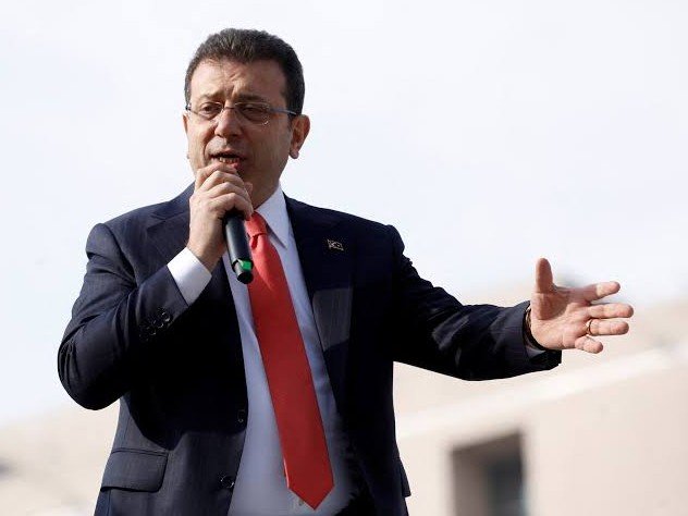 Turqi, kryebashkiaku i burgosur i Stambollit largohet nga CHP dhe bashkohet me partinë e re opozitare