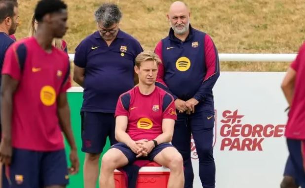 De Jong mbrohet për dëmtimin