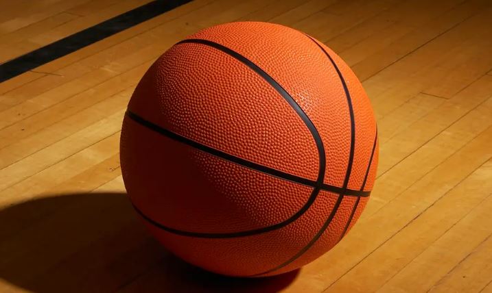 Pse janë topat e basketbollit portokalli?