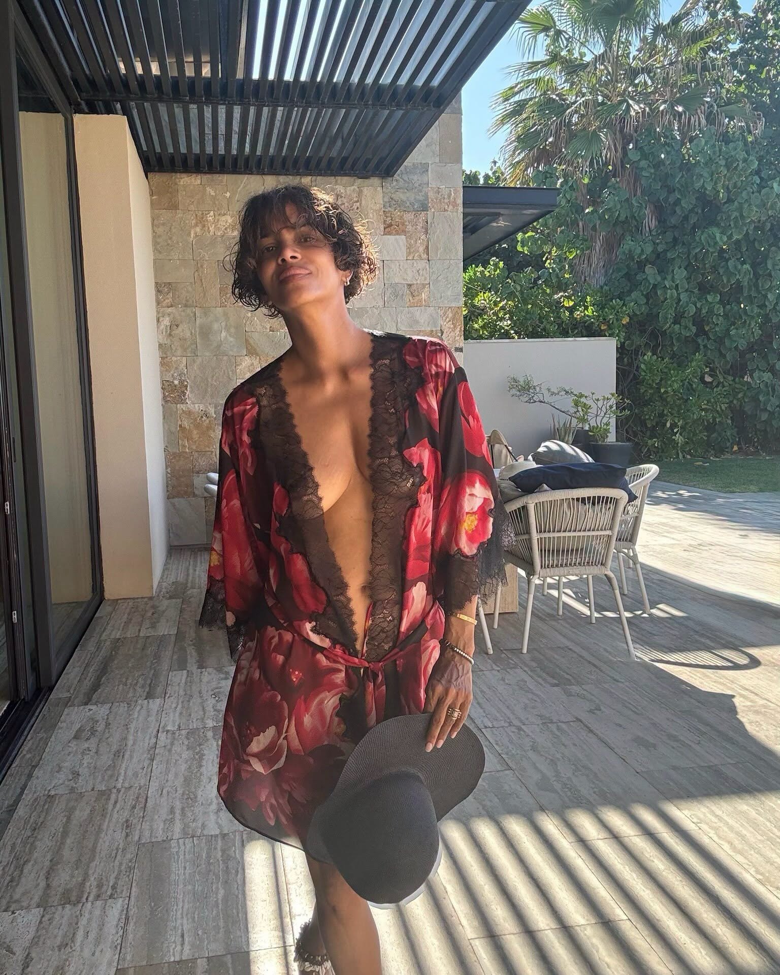 Halle Berry me poza provokuese: “Sot... nuk më bëhet vonë!”