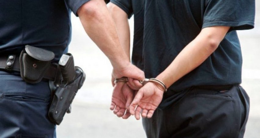 Dyshohet se shantazhoi një grua në Prizren, arrestohet në flagrancë një person - sekuestohen mbi 21 mijë euro