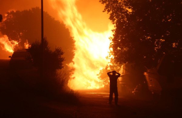 ​Zjarr i madh në Dalmaci, tetë të lënduar në rrezik jete