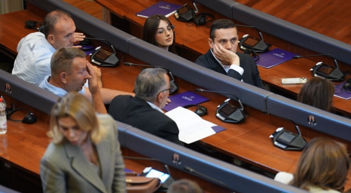 PDK-ja dhe Aleanca sërish në Kuvend, ndonëse nuk është thirrur seancë