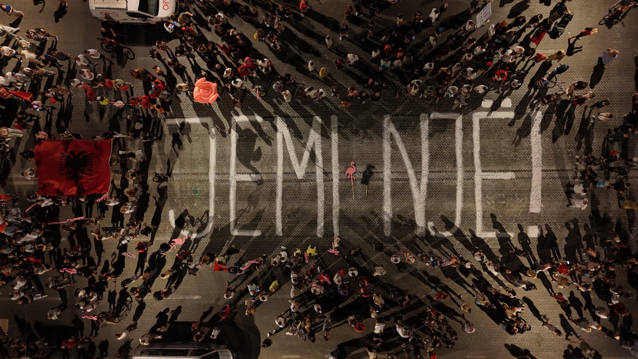“Jemi një!” Ky është mesazhi që kanë lënë protestuesit në bulevard sot, në protestën e 76-të kundër qeverisë.
