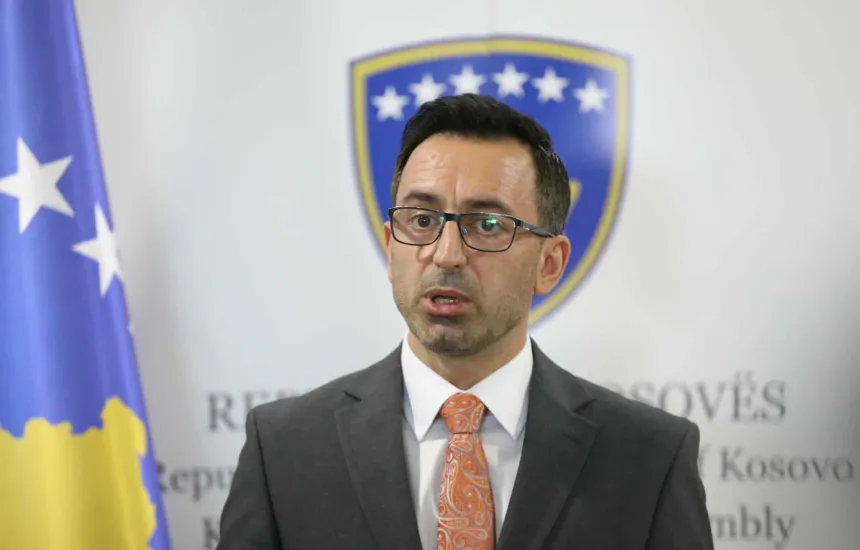  Basha pezullon zyrtarët e akuzuar për keqpërdorim, rasti lidhet me... 