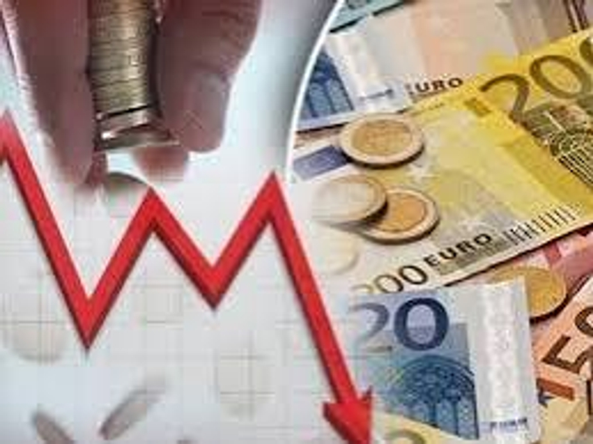 Këmbimi valutor 14 gusht  Me sa blihen e shiten dollari dhe euro  çfarë ndodh me monedhat e tjera