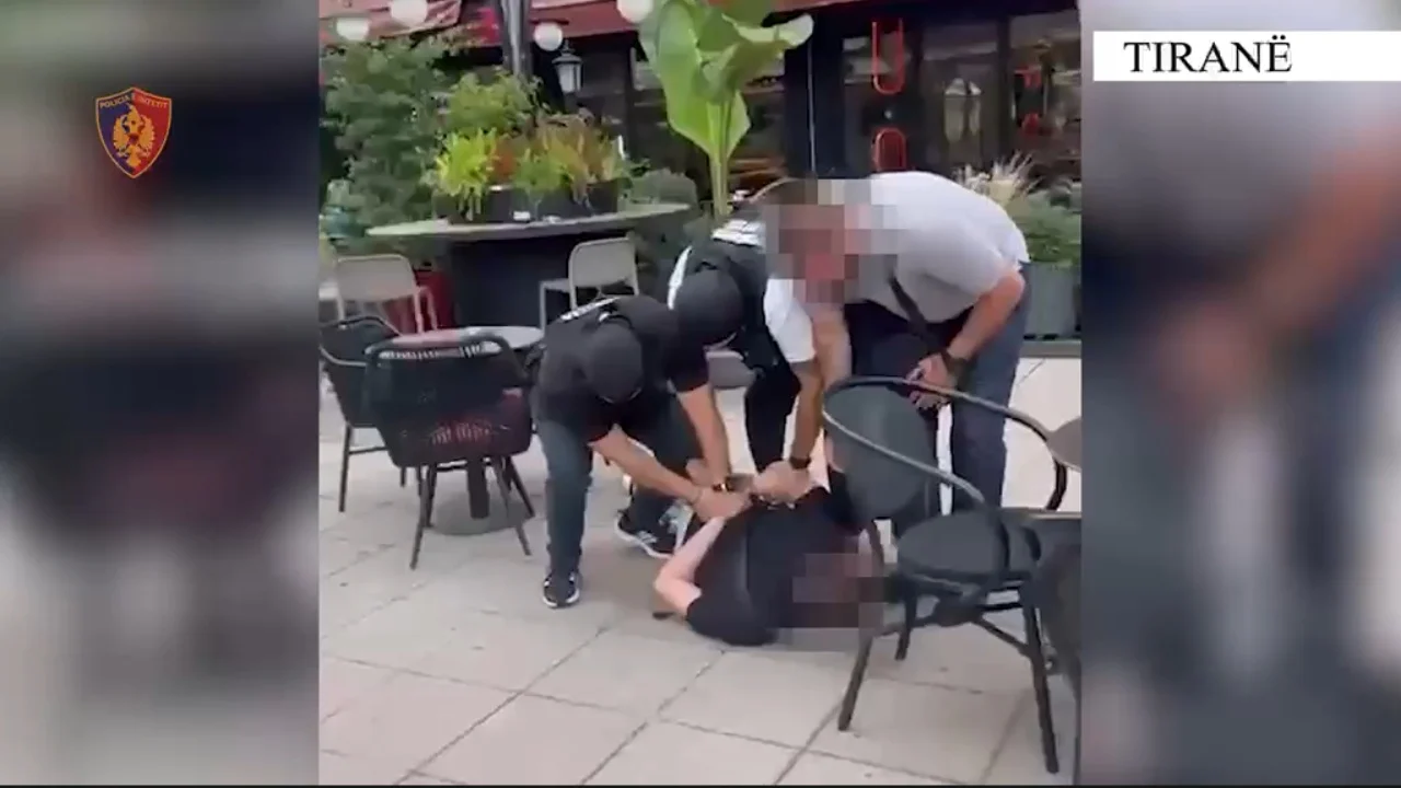 Po shkëmbenin kokainë në rrugë, dy të rinjtë arrestohen në flagrancë në Tiranë