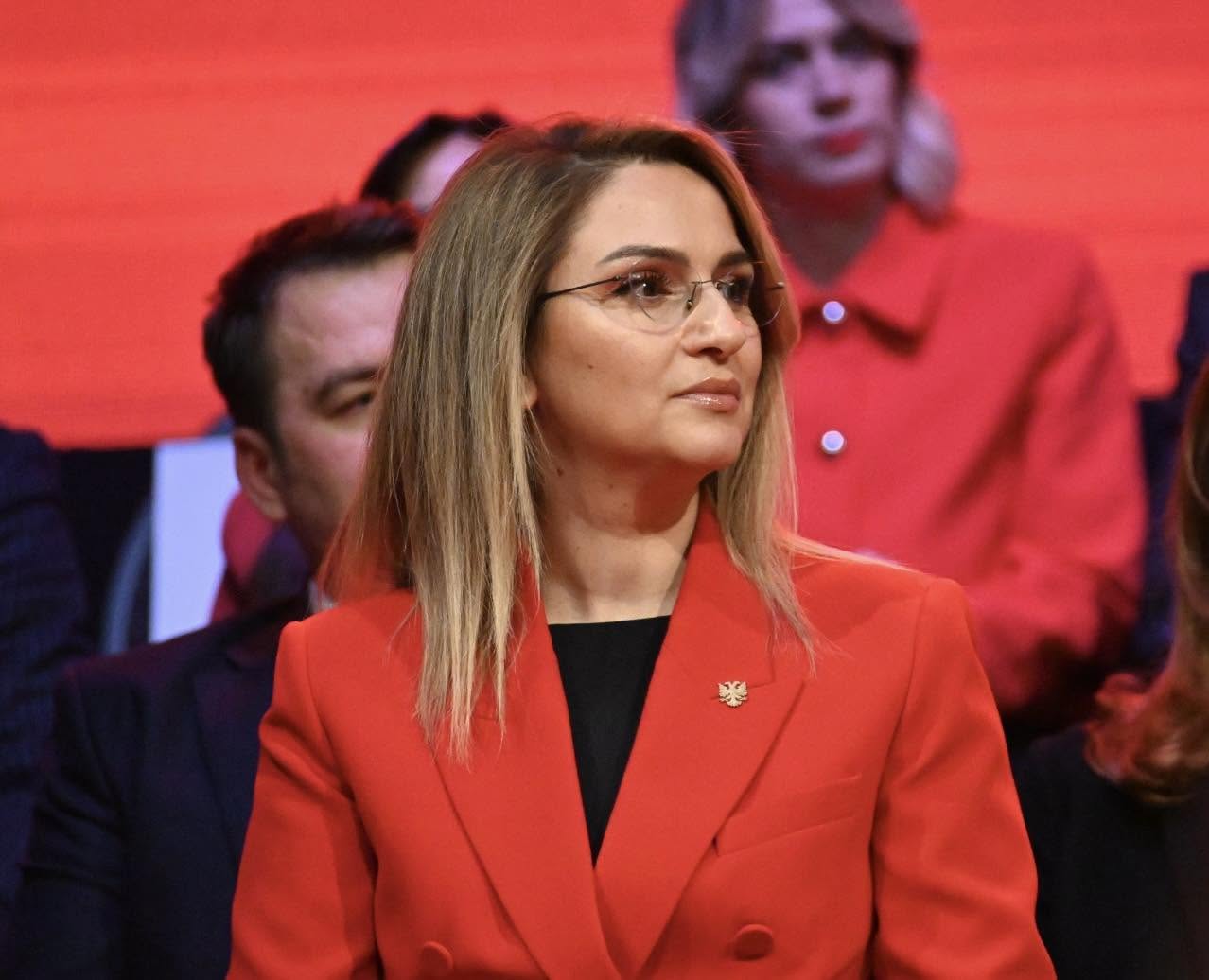 Deputetja e VV-së i kujton PDK-së: Dikur e bllokonit Kuvendin me Flora Brovinën! 
