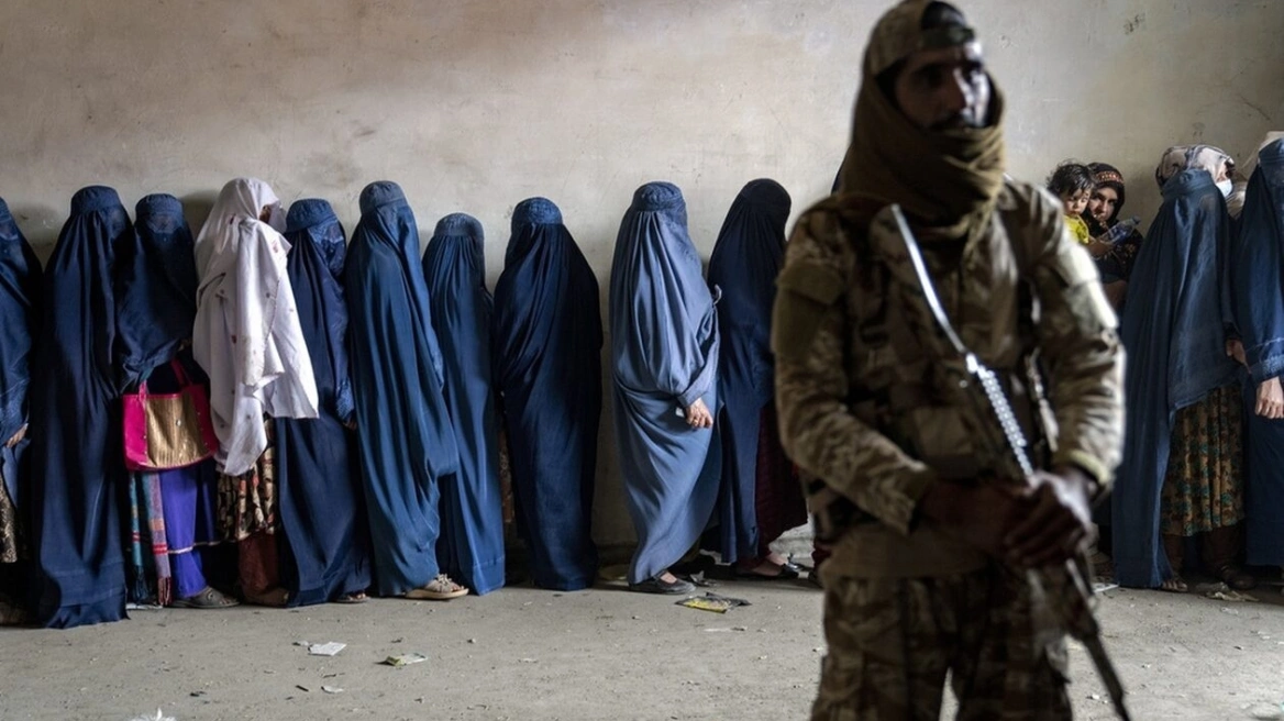 Pesë vite pasi talebanët rimorën pushtetin/ Mbi 2,700 rrahje publike me kamzhik në Afganistan, gratë në shënjestër