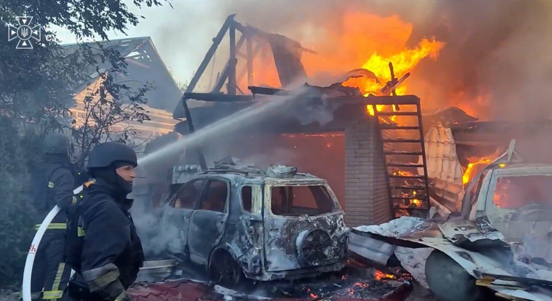 Sulme ruse me dronë në Ukrainë/ Vriten nëna dhe djali 9-vjeçar, plagosen 4 persona 