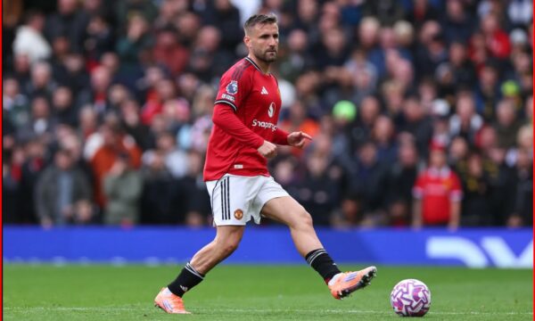 Tifozët e Manchester United kritikojnë Luke Shawin