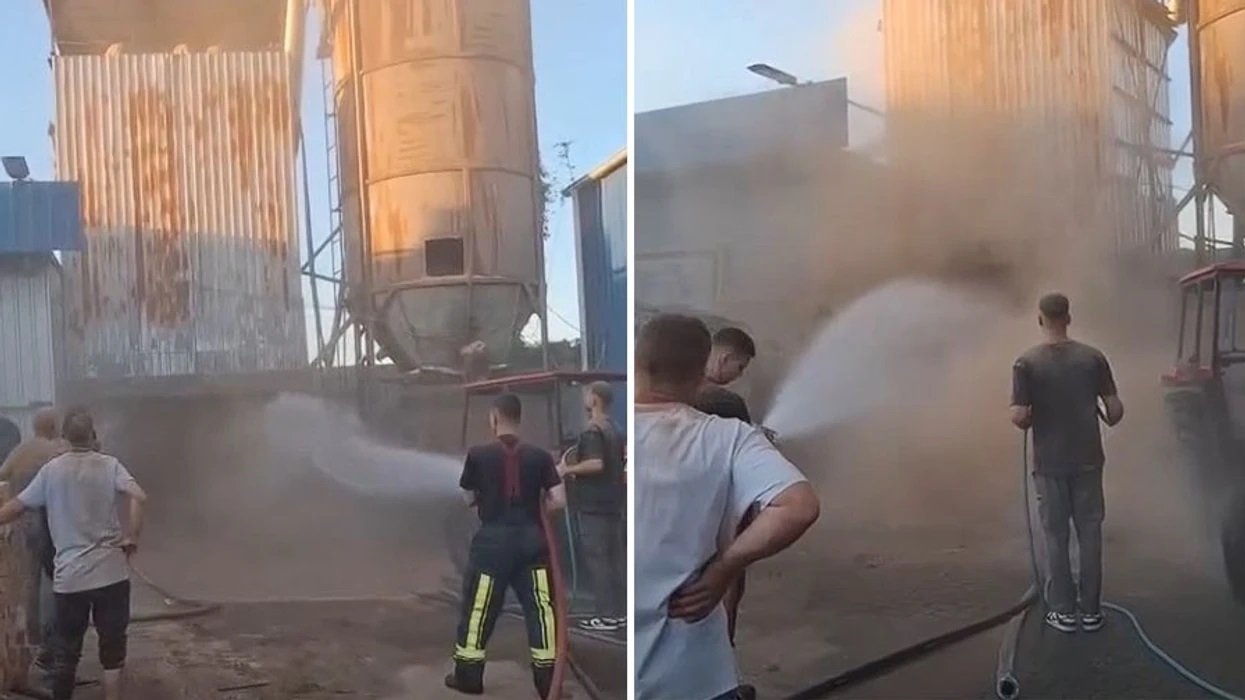 ​Zjarr në një fabrikë në Gjakovë, ndërhyjnë zjarrfikësit, parandalojnë përhapjen e flakëve